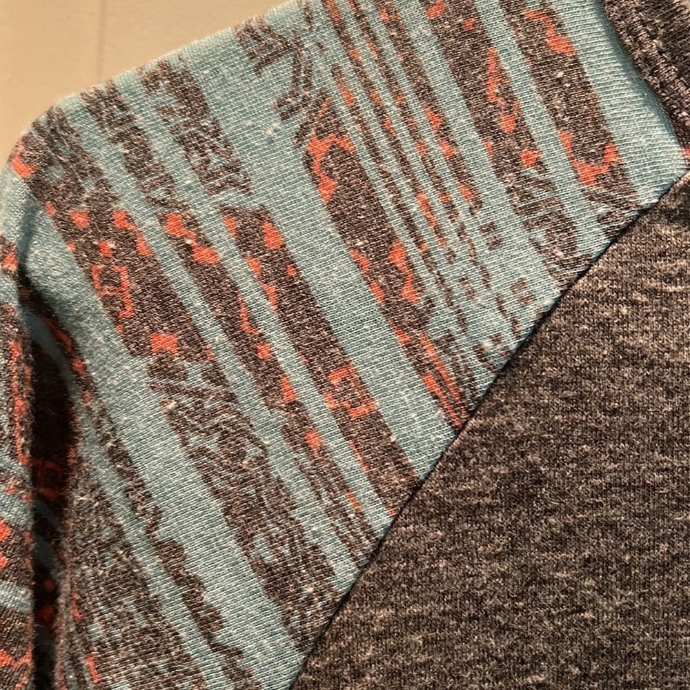 Womens XS Lularoe Randy Raglan tee - Picture 3 of 4
